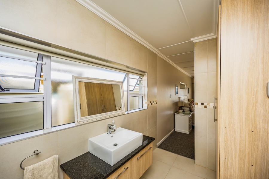 4 Bedroom Property for Sale in Beacon Bay Eastern Cape